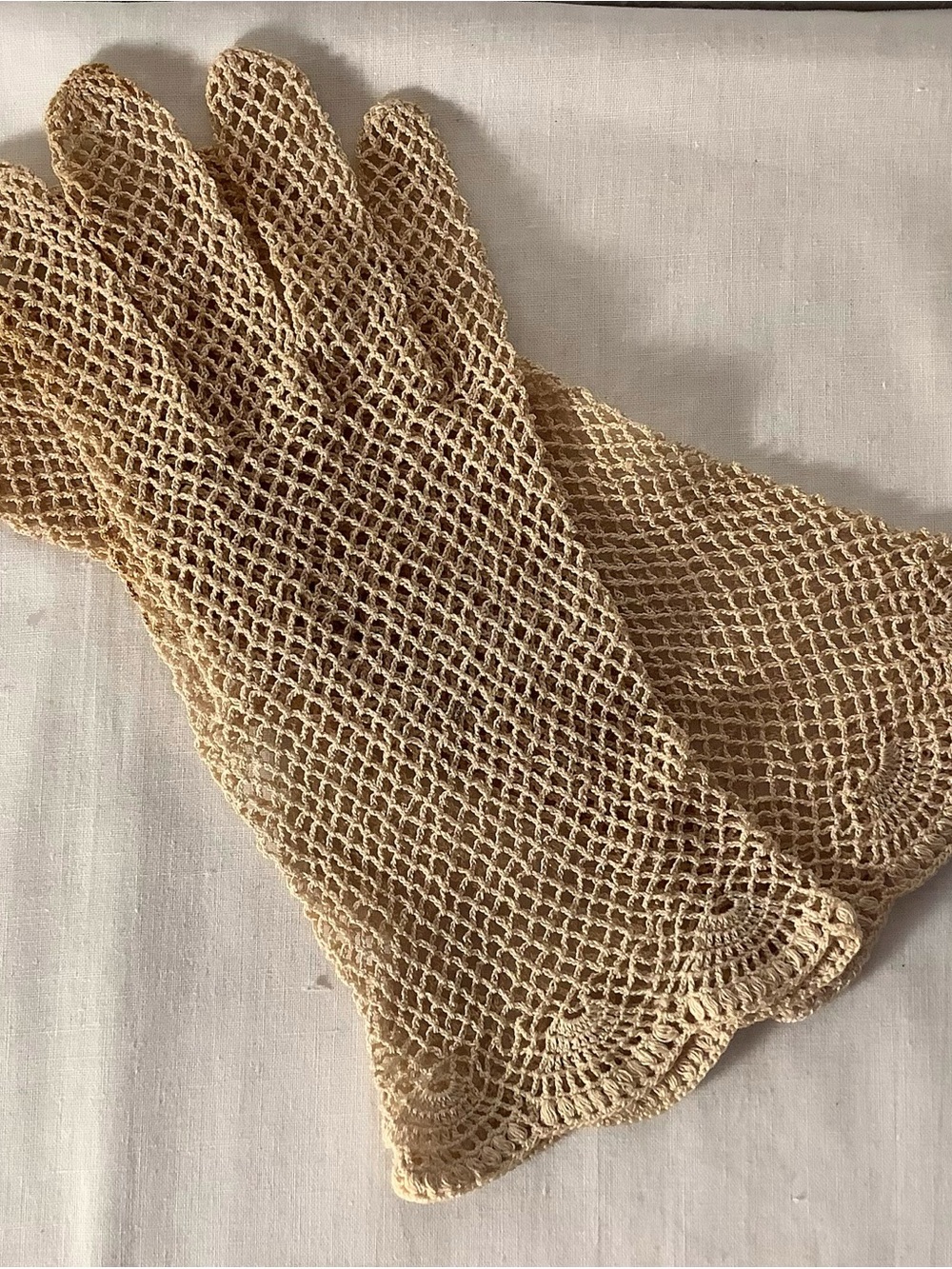 Women’s Crochet Mesh Gloves in Beige - Lightweight Scalloped Vintage